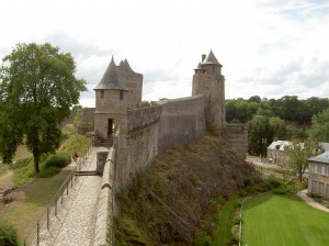 Chateau_de_Fougeres_-_Bretagne,_France_08[1]