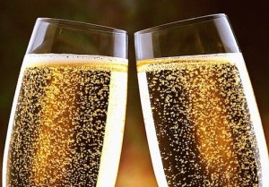 Champagne Toast1 300x209 Bir Şampanya Yazısı ; İki Milyon Baloncuk