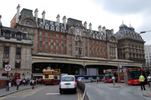 outside-london-victoria-station[1]