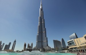 The Burj Khalifa, the world's tallest tower at a height of 828 metres (2,717 feet), stands in Dubai March 5, 2012. REUTERS/Mohammed Salem (UNITED ARAB EMIRATES - Tags: SOCIETY CITYSPACE) - RTR2YV3I